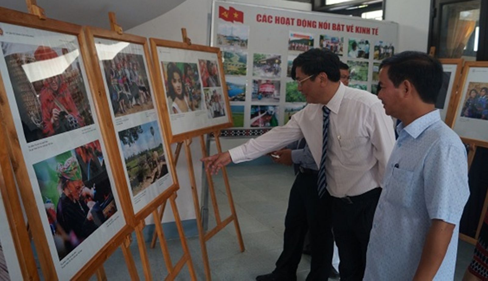 Photo exhibition on ASEAN and Vietnam – Laos relations