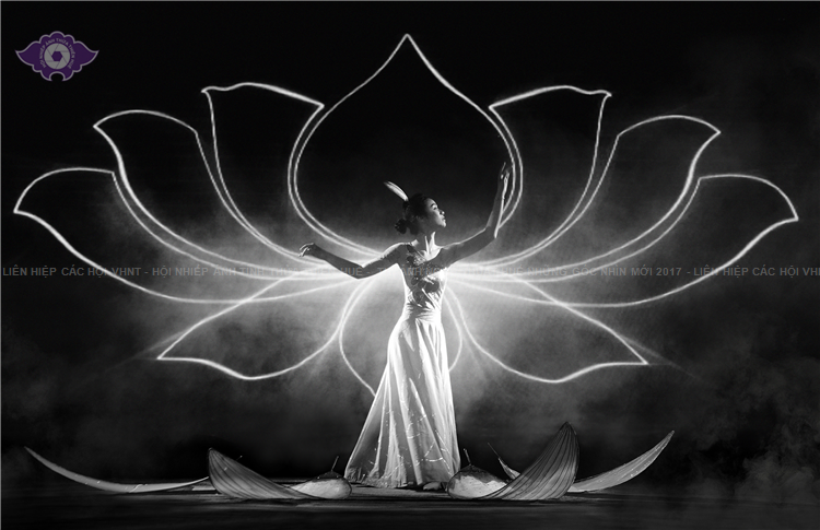 Awarding prizes in the photo contest “Hue - new angles”
