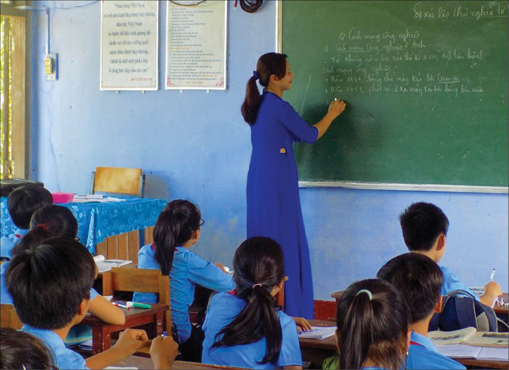 Phát huy vai trò đảng viên, xây dựng trường chất lượng