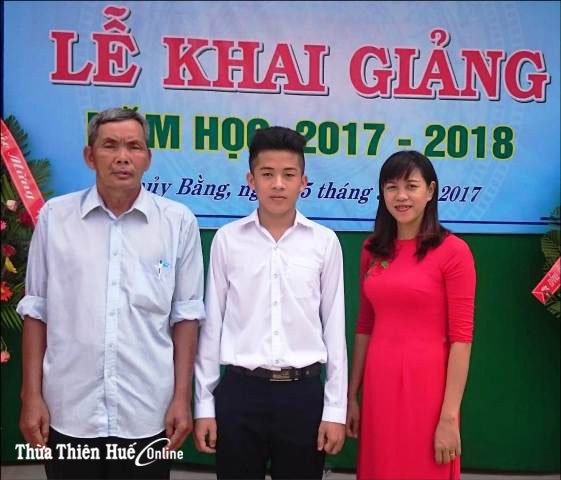 Cảm thương cảnh gà trống nuôi chim cút