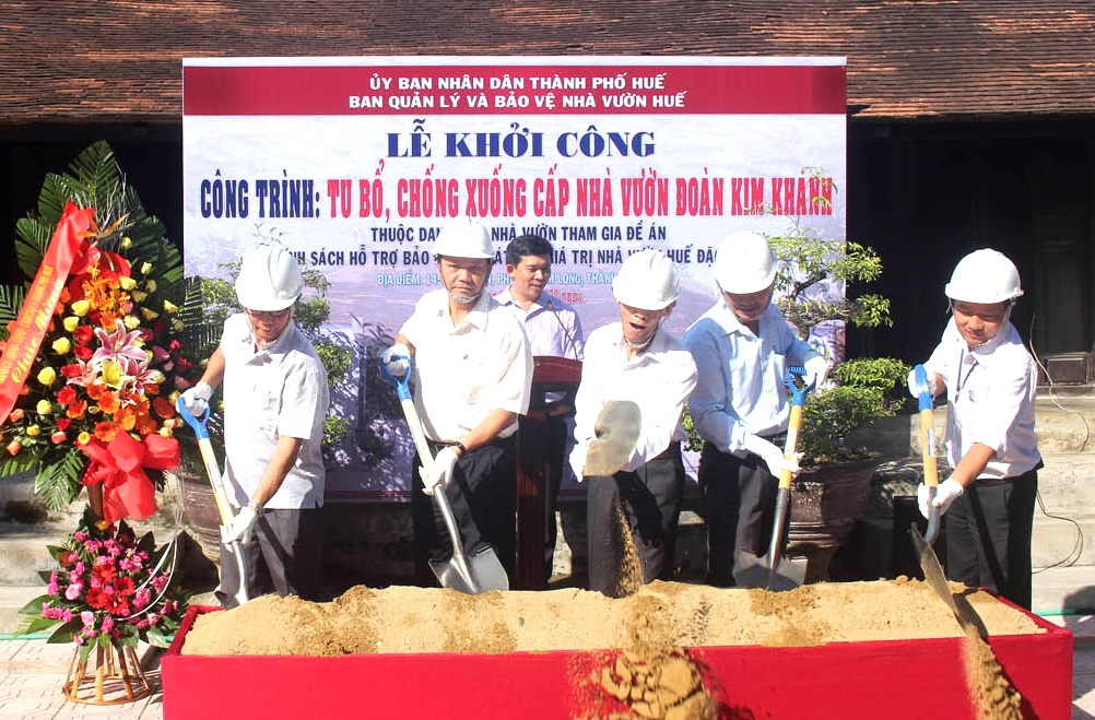 Supporting 600 million VND to renovate and repair garden houses