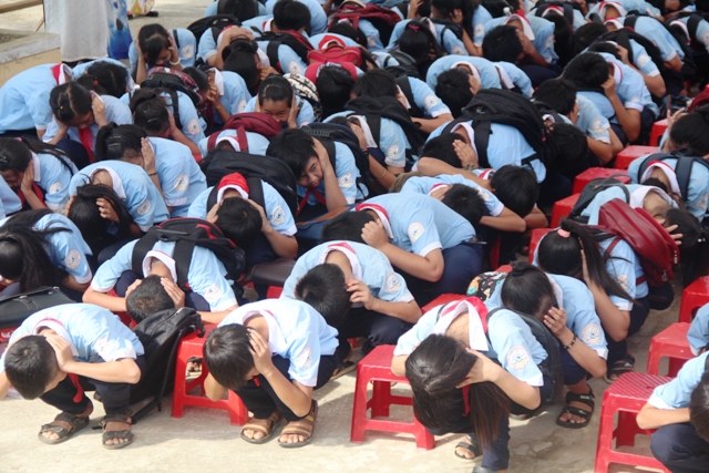 Học sinh học cách ứng phó thiên tai