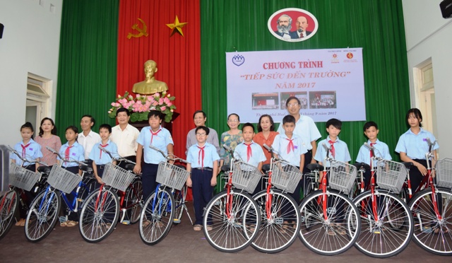 Trao 160 suất học bổng cho trẻ em nghèo hiếu học