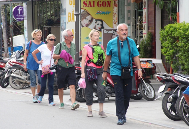 Phố Tây trước giờ G