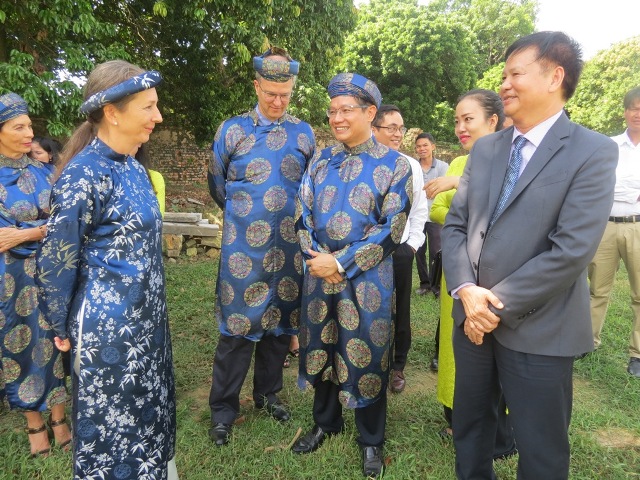 Germany supports the restoration of three items of Phung Tien Temple