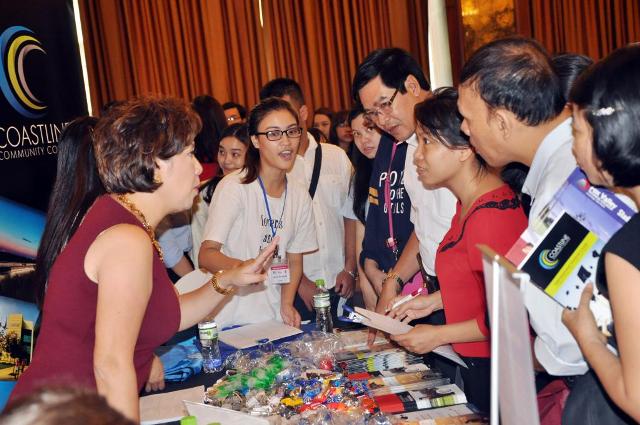 More than 30 US community colleges participate in U S college Fair in Hue