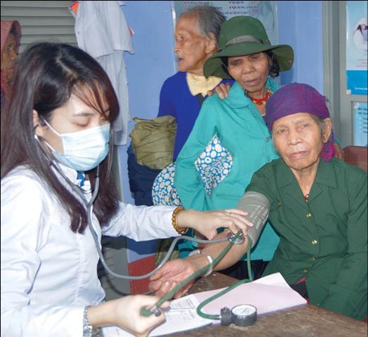 Blouse trắng tình nguyện