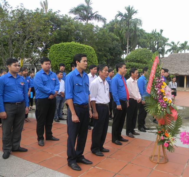 Dâng hương tưởng niệm Đại tướng Nguyễn Chí Thanh