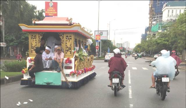 Tuyên truyền kết hợp với xử phạt
