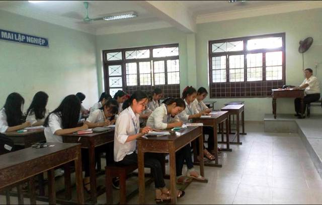 Đào tạo khối chuyên trong trường đại học