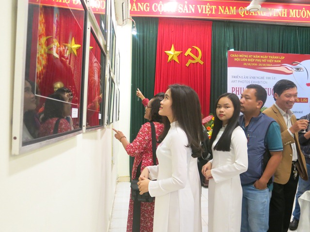 Triển lãm ảnh về phụ nữ Việt Nam