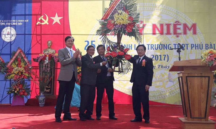 Kỷ niệm 25 năm ngày thành lập trường THPT Phú Bài