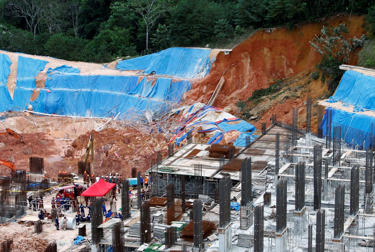 Lở đất ở Malaysia, 4 công nhân thiệt mạng