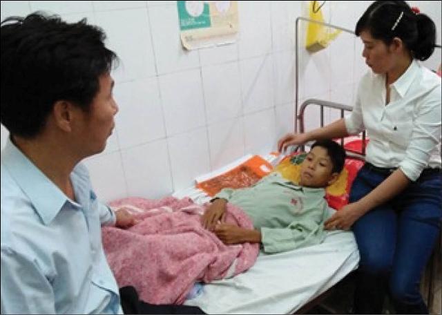 Em Phú cần sự hỗ trợ để tiếp tục đến trường