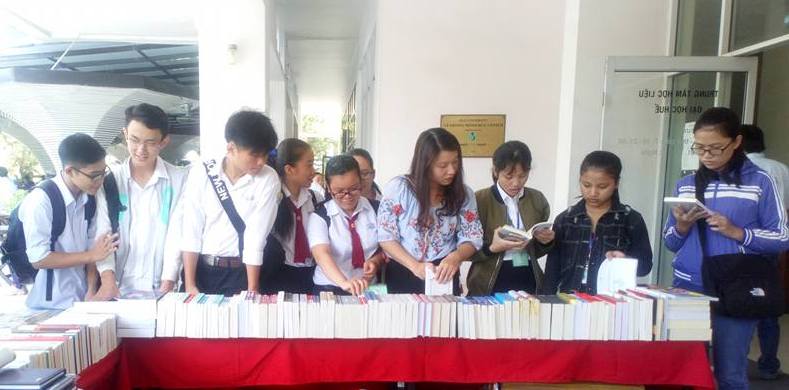 “Đọc sách là nuôi dưỡng trí tuệ”