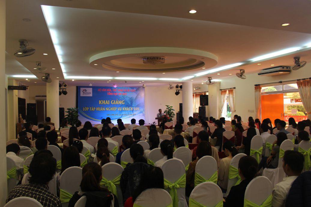 Vietnam national administration of Tourism trains professional skills for Hue hotel staff