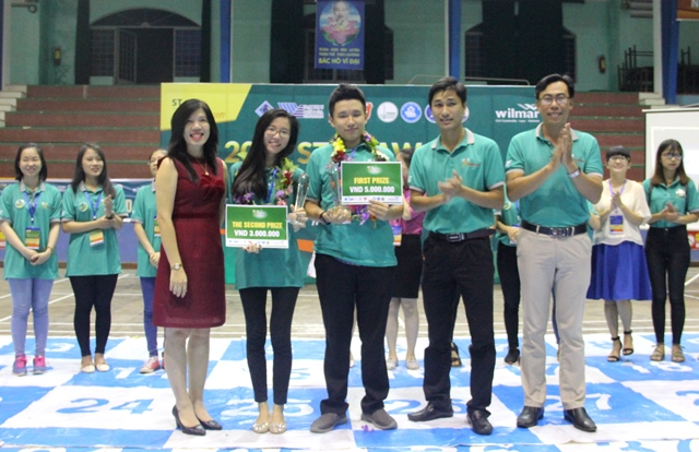 Hai thí sinh lọt vào vòng chung kết toàn quốc cuộc thi tiếng Anh trong sinh viên