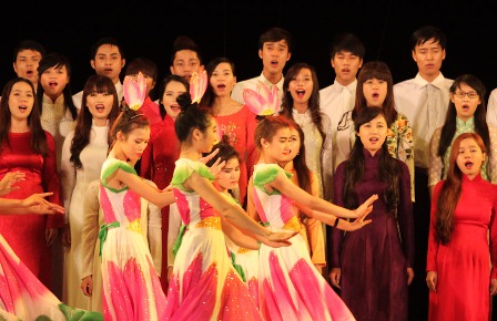 Arts exchange between Hue and Ho Chi Minh city