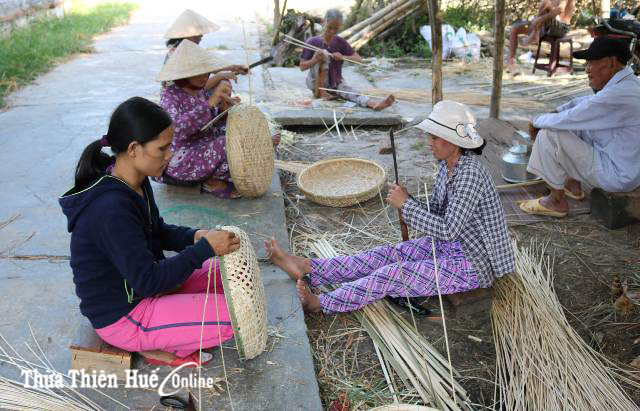 Restoring and developing craft villages