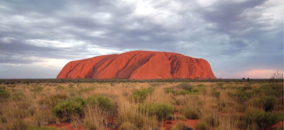 Úc phát lệnh cấm leo núi Uluru từ tháng 1 2019