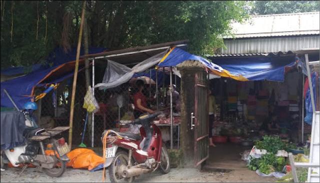 Chợ tạm ngang nhiên tồn tại ở thị trấn Phong Điền