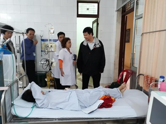 Phó Chủ tịch UBND tỉnh Nguyễn Dung kiểm tra phòng chống mưa lũ tại Trung tâm Y tế Phú Lộc