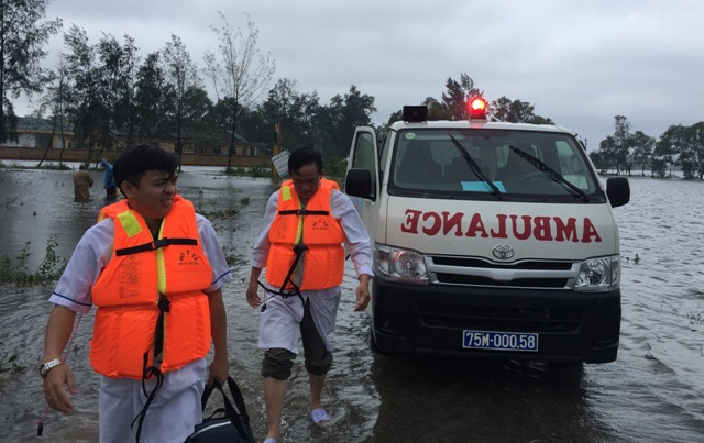 Lo cho bệnh nhân vùng lũ