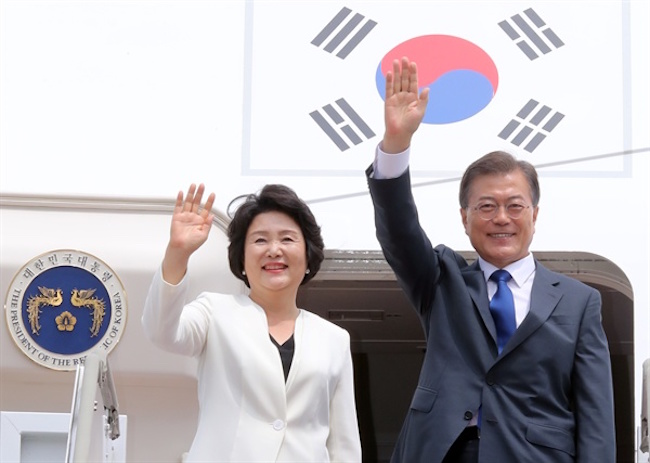 Tổng thống Hàn Quốc Moon Jae- in bắt đầu chuyến công du 3 nước Đông Nam Á