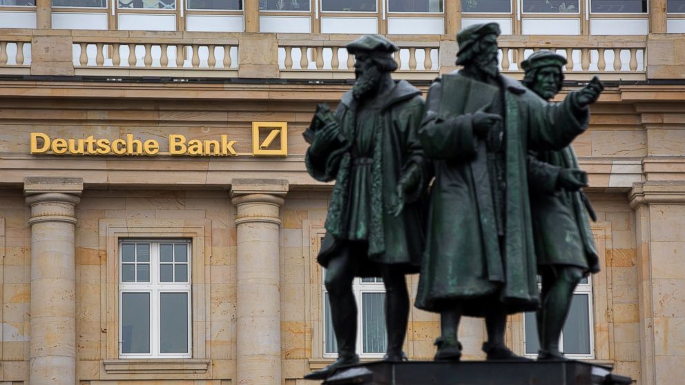CEO của Deutsche Bank Thay thế nhân lực bằng rô-bốt để giảm chi phí