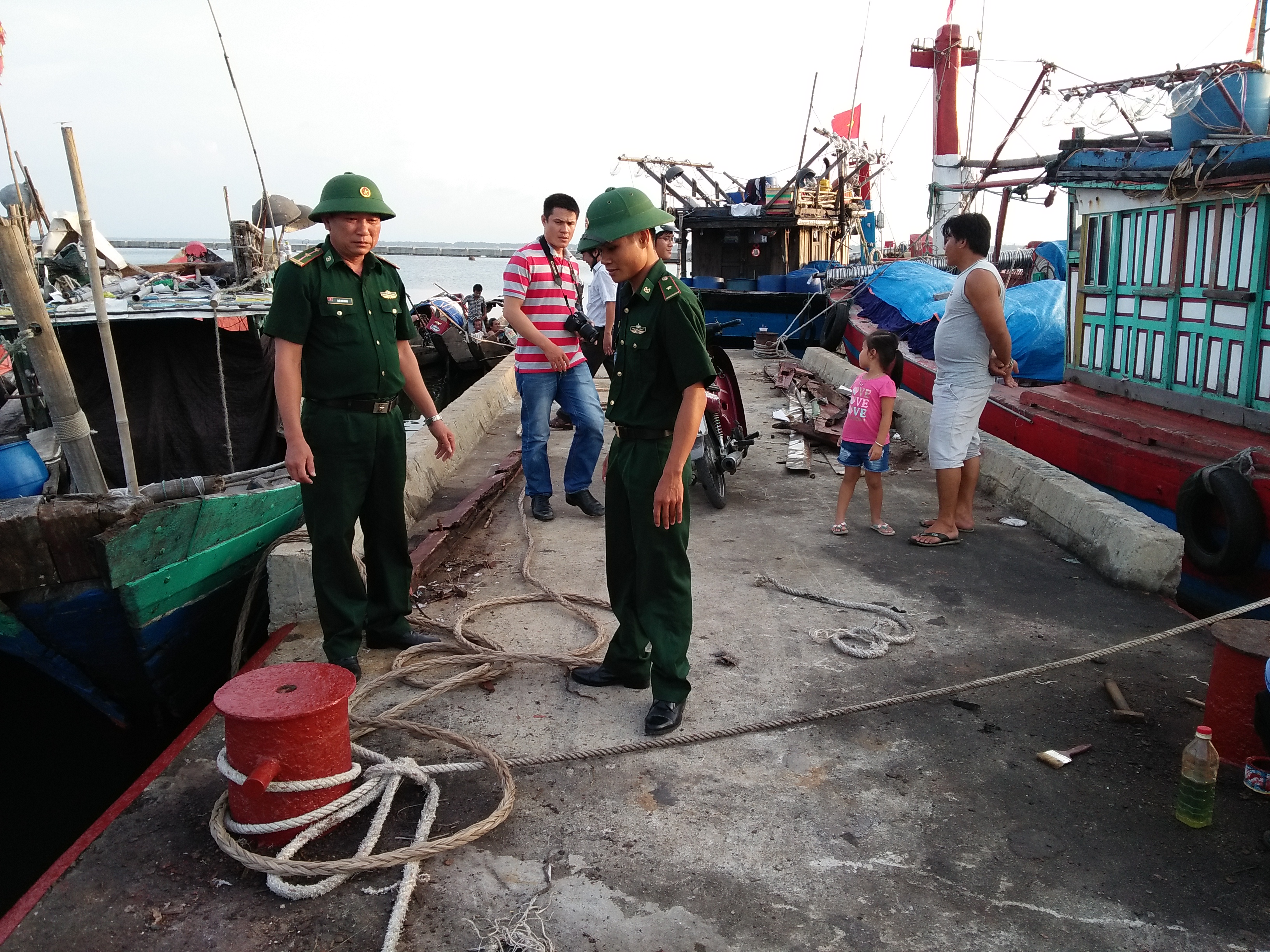 Lính biên phòng sát cánh bên dân