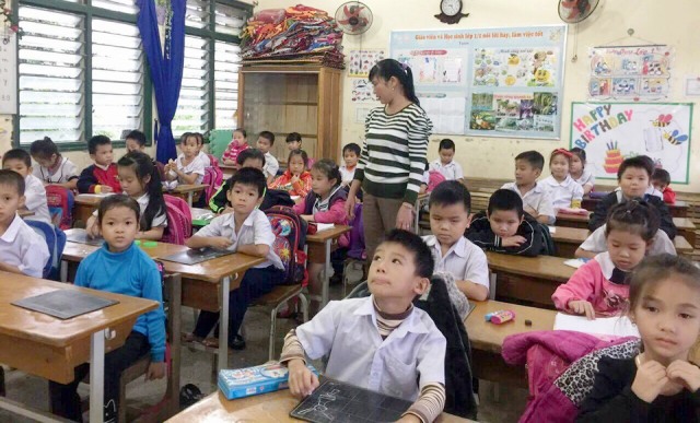 Vệ sinh trường lớp để học sinh trở lại trường