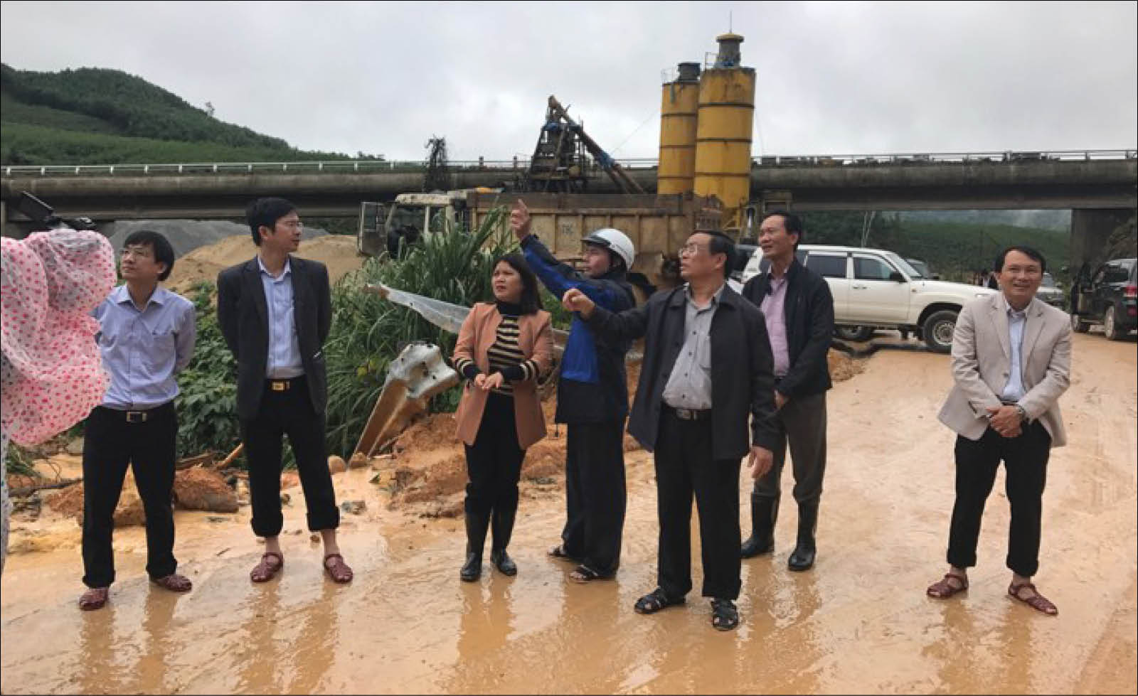 Khắc phục hạ tầng giao thông, thủy lợi sau lũ