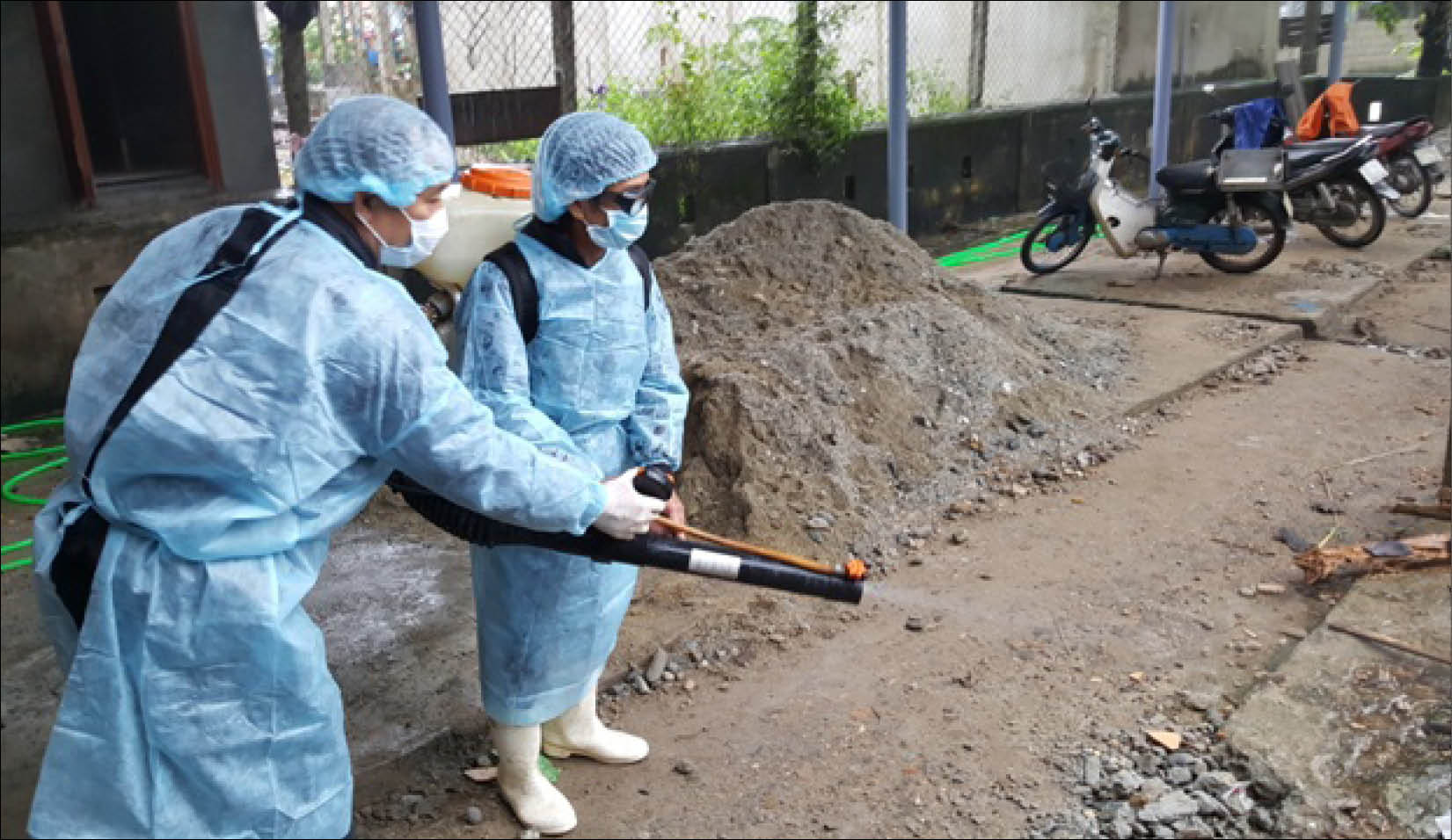 Chủ động phòng dịch khi lũ chưa qua