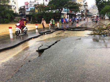 Khắc phục mặt đường công trình Đập Đá