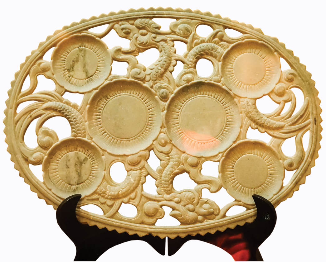 About some valuable artifacts in the Nguyen Dynasty s times at the Museum of Thanh Hoa Province