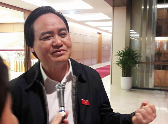 Bộ trưởng GD-ĐT hứa đồng hành, tăng lương cho giáo viên