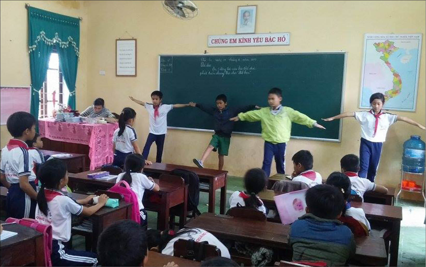 Tình thầy trò vùng rốn lũ