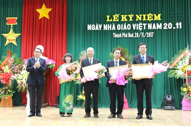 Công bố quyết định và danh sách phong tặng dạnh hiệu cho các giảng viên ĐH Huế