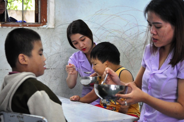 Lớp học chuyên biệt và những người cô đặc biệt