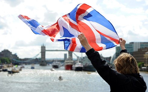 Paris và Amsterdam hưởng lợi từ Brexit