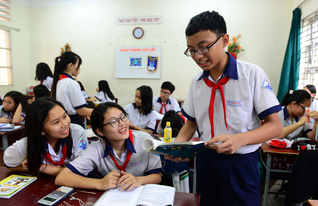 Đề xuất miễn học phí đến lớp 9, nhà giáo hưởng lương cao nhất