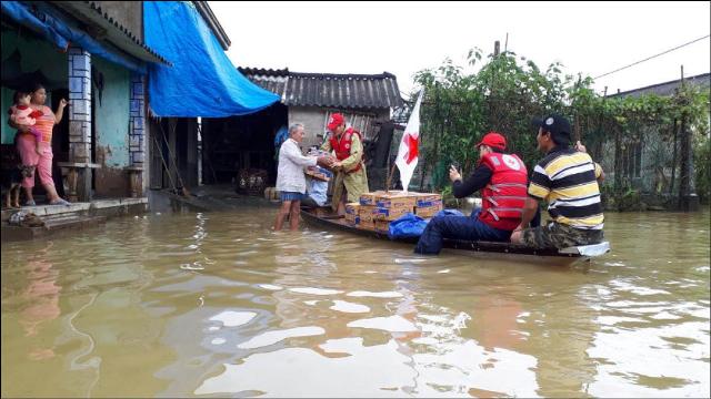 Màu áo đỏ tình nguyện