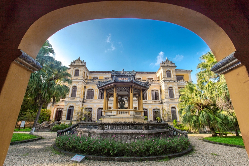 Telling the story of An Dinh Palace