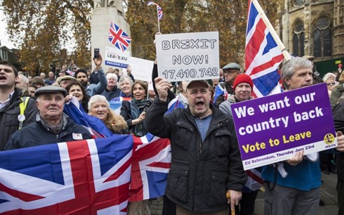 Anh tăng trưởng chậm, mất vị trí cường quốc kinh tế số 5 vì Brexit