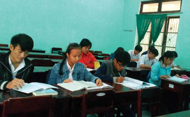 Vừa phòng chống lũ, vừa lo chuyện học bù