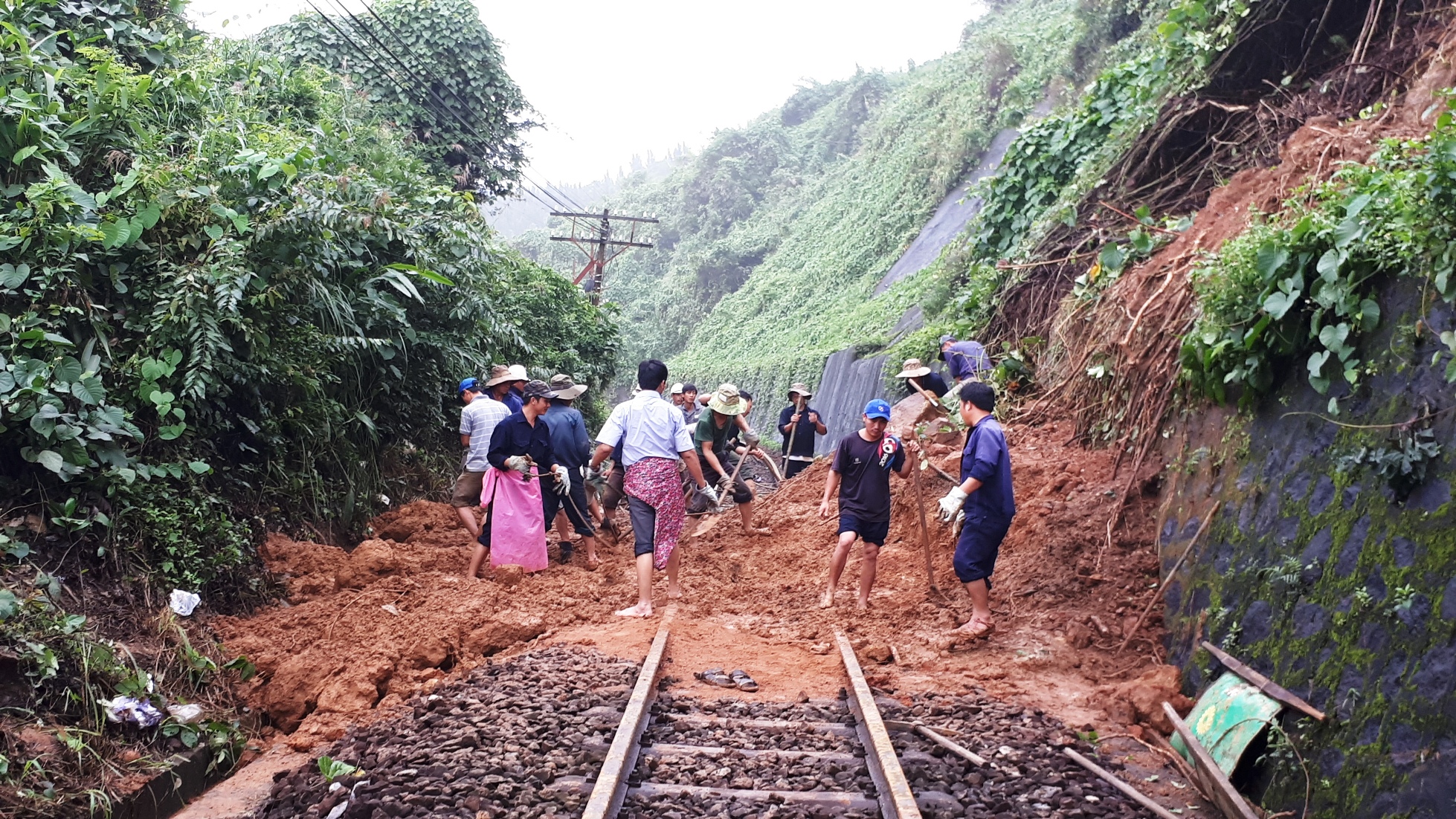 Ngành đường sắt Chủ động xây dựng kịch bản ứng phó với mưa lũ hàng năm