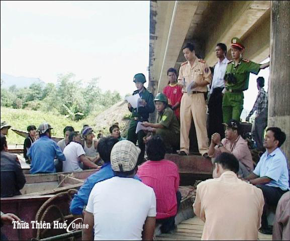 Chấn chỉnh hoạt động giao thông thủy ở A Lưới