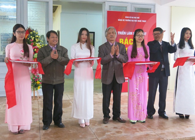 On display 40 artworks about Uncle Ho
