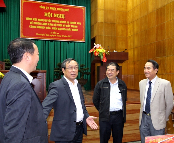 Thực hiện tốt công tác cán bộ, tránh khép kín trong tuyển dụng