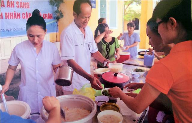 Những bữa cơm cho bệnh nhân nghèo